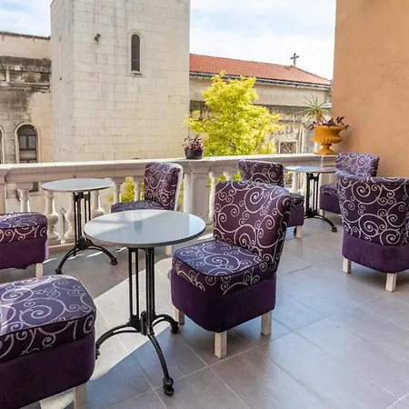 Bed & Breakfast Sublime Double Bedroom With Breakfast And Free Mini Bar